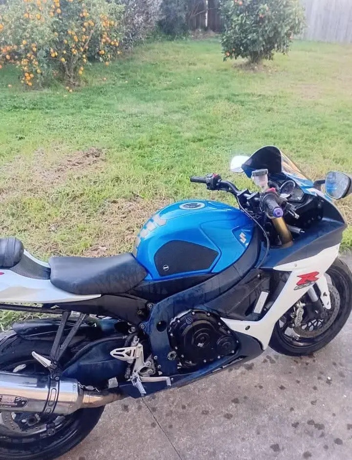 SUZUKI GSX R750